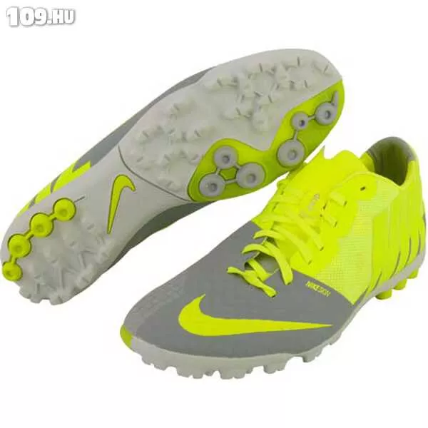 Nike Bomba Finale II műfű-salak cipő